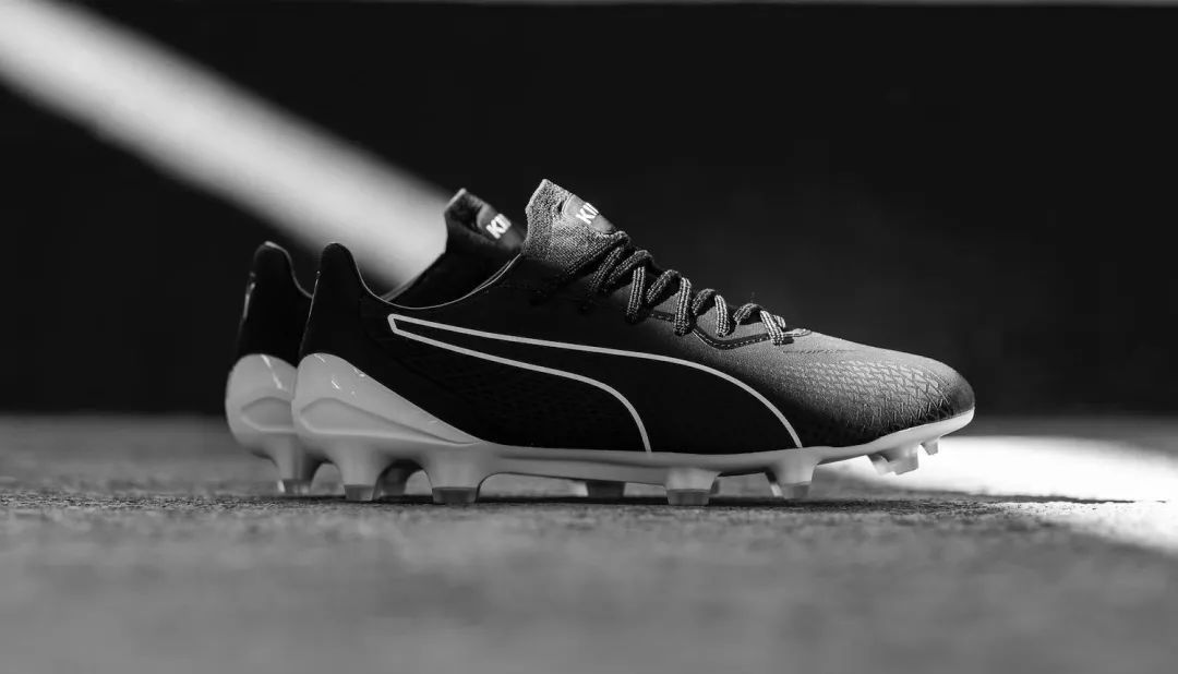  「KING」近观PUMA KING Platinum Lazertouch足球鞋