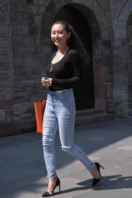 街拍路人，时尚从来都是不分年龄的，穿搭到位才是时尚的根本！