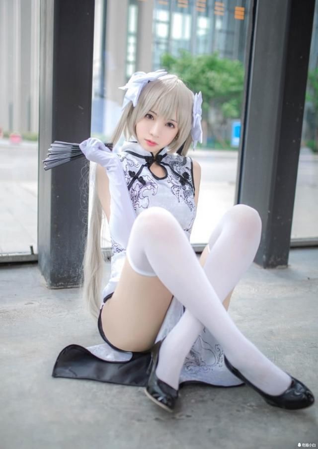 白丝COS:活捉一只长腿白丝小姐姐春日野穹 旗袍果然和美腿很