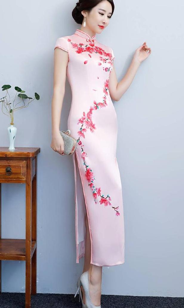 秀丽的旗袍，穿出丰韵的她