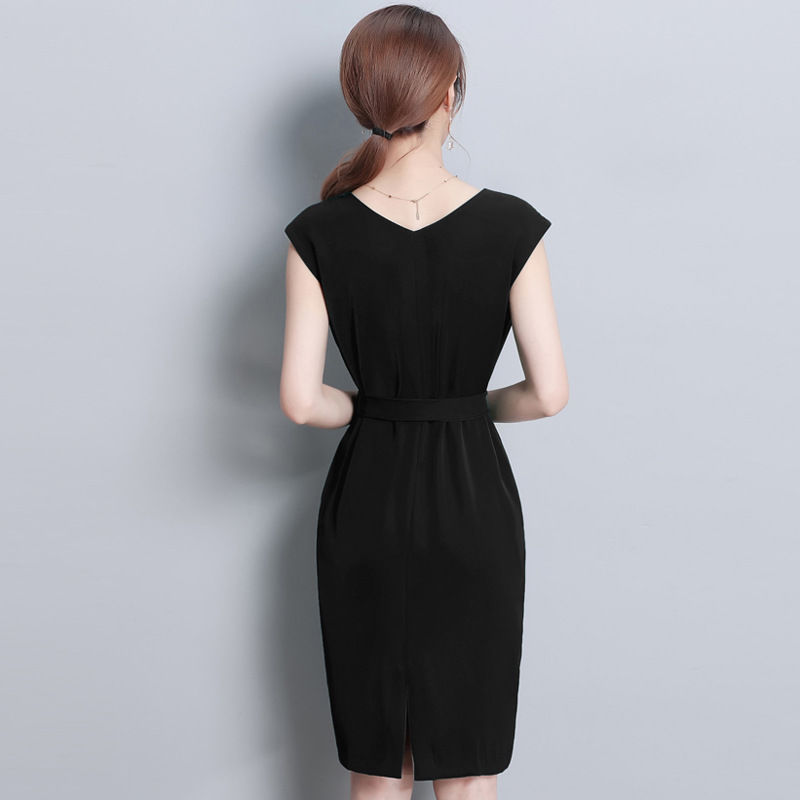 大屁股女人，紧身衣别穿!瞧，穿松垮裙，洋气又迷人，太显瘦了