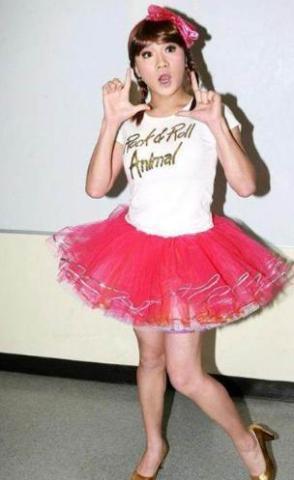 谁说高跟鞋只能女生穿，刘德华穿上高跟鞋经典，鹿晗竟毫无违和感