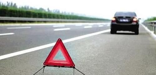  「换胎」高速应急车道换胎被扣6分，车主：应急车道不能停车换胎？