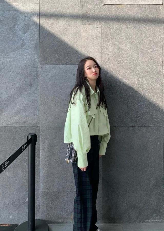  【小姐姐】别再傻傻的穿牛仔裤了，试试复古格子裤吧！争做街上最靓的仔