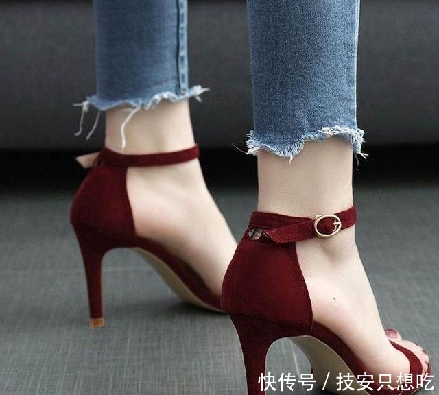  [鱼嘴凉鞋]现在的潮女真会穿，穿上时尚洋气的高跟鞋，显高显腿长真是太美了