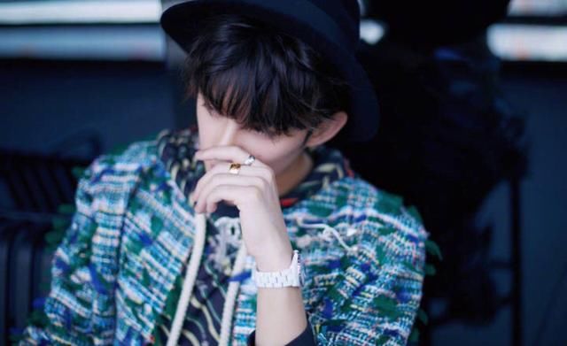 今年最流行的蓝色,别被你的懒给整丑了,吴磊最有气质