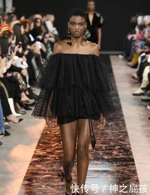 【蝴蝶结】Elie Saab 2020年秋冬系列 清新波点时尚穿出最美高级感