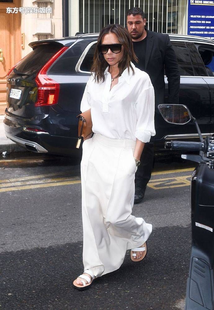 贝嫂街拍衣服亮了，到底穿的裤子还是裙子傻傻分不清……