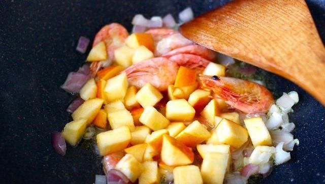  「口感」豪华版的炒饭，剩米饭加厨房边角料，营养口感都翻倍
