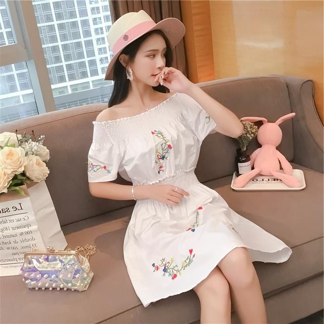 时尚气质的连衣裙，穿上尽显女人味，更加迷人，回头率十足