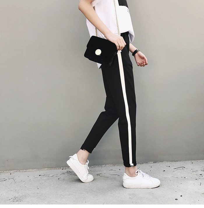 我身高是短板，又穿不来高跟鞋，高腰套装+平鞋，看着竟有165