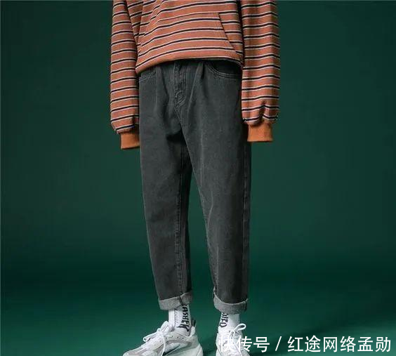  『运动鞋』还是不能接受白色袜子？用来搭配运动鞋，造型潮流范十足