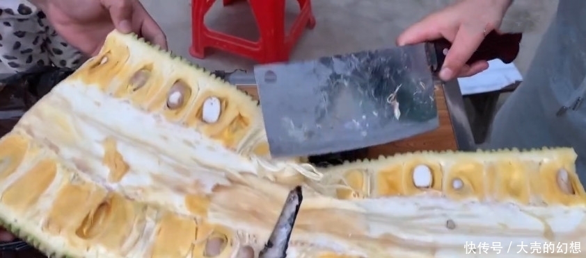  发错@女子拼多多买“菠萝蜜”，30斤花了79元，切开后：发错货了？