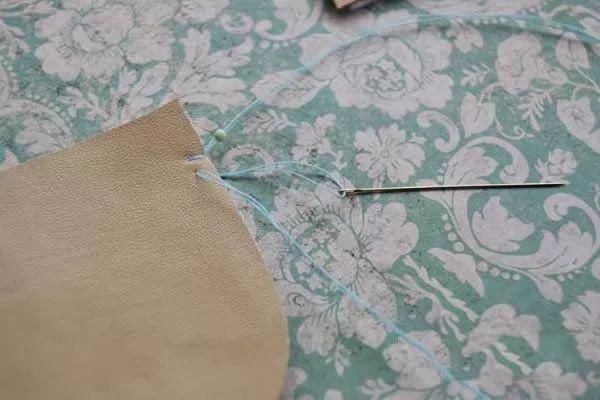 锁边珠绣的手工制作教程，让整体衣服更加时尚高贵，收藏起来