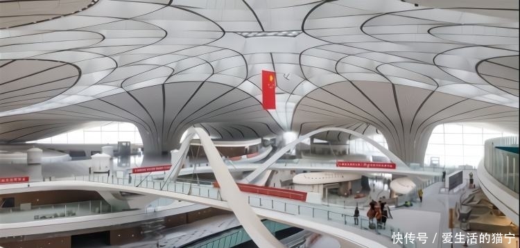  机场@中国最大的机场，没有柱子却可抵御17级大风，被誉为第七大