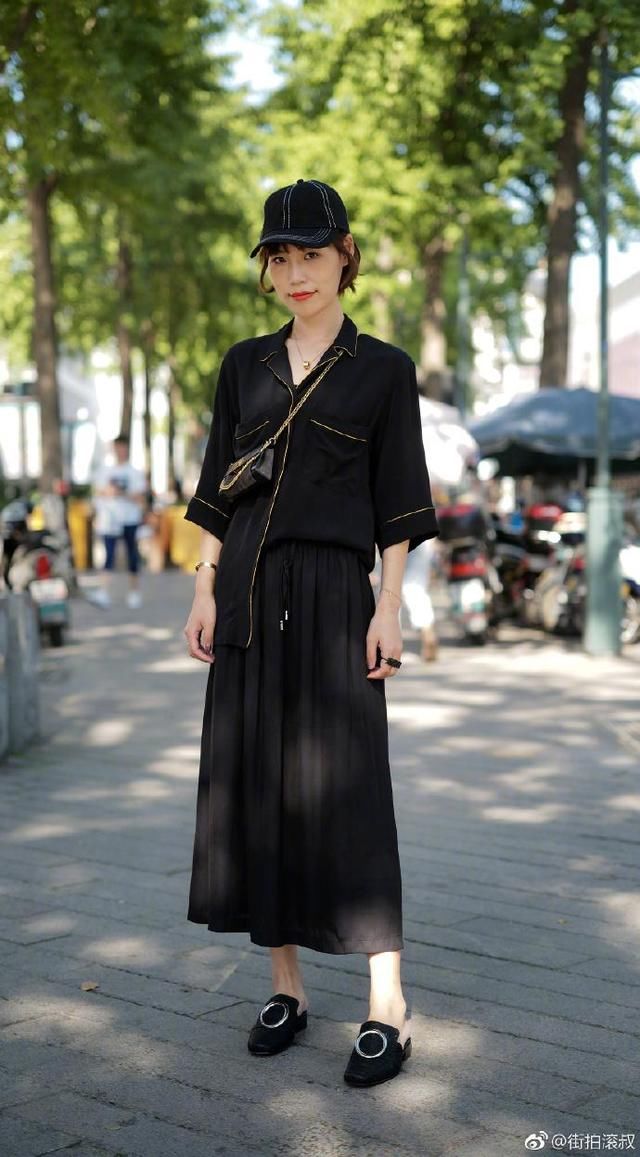 穿长裙是选择收腰的，还是宽松的？她们给出了答案！