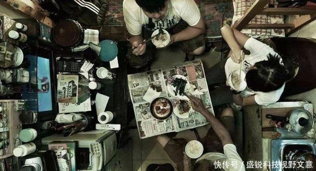 香港一家三口仅住8平米，4平米房屋比比皆是，看后让人心酸