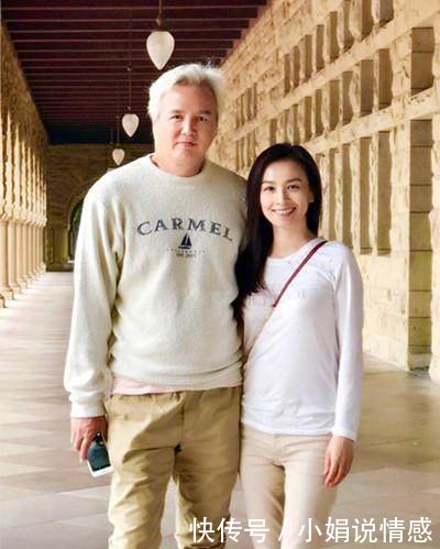 45岁张庭现机场，网友终于明白林瑞阳为啥净身出户也要娶她