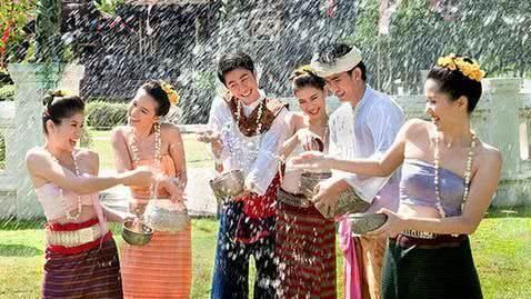 这4个国家专对中国人下手，很多游客“中招”，网友:真不该去