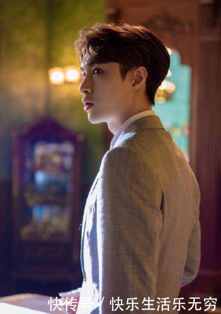 肖战跨年演唱视频