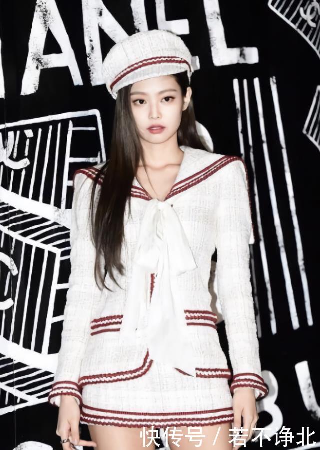 『球鞋』穿什么高跟鞋,难道Jennie的球鞋不香吗?