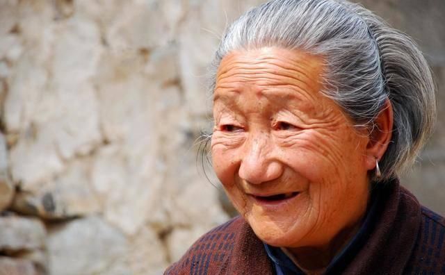  条件@独生子女父母的福利来了可以领一大笔养老补贴，你符合条件