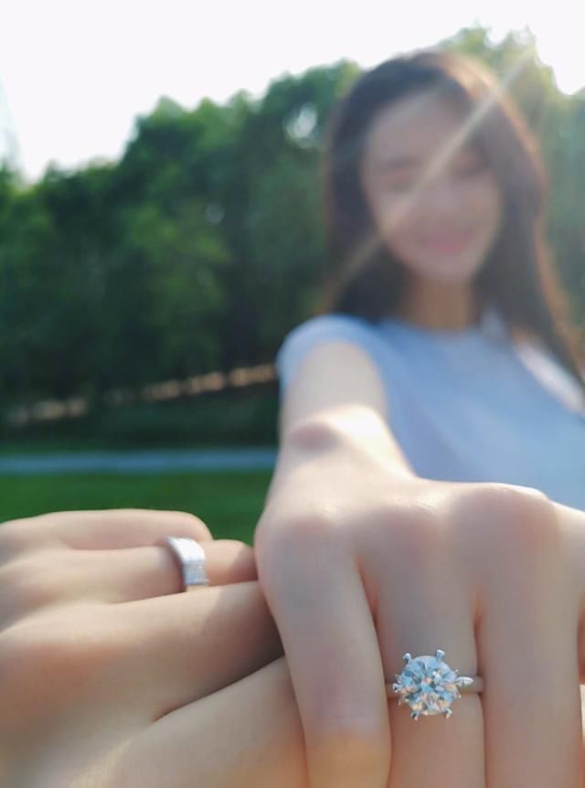 婚礼外场图曝光，酒席最低14888元?张馨予方辟谣:假的