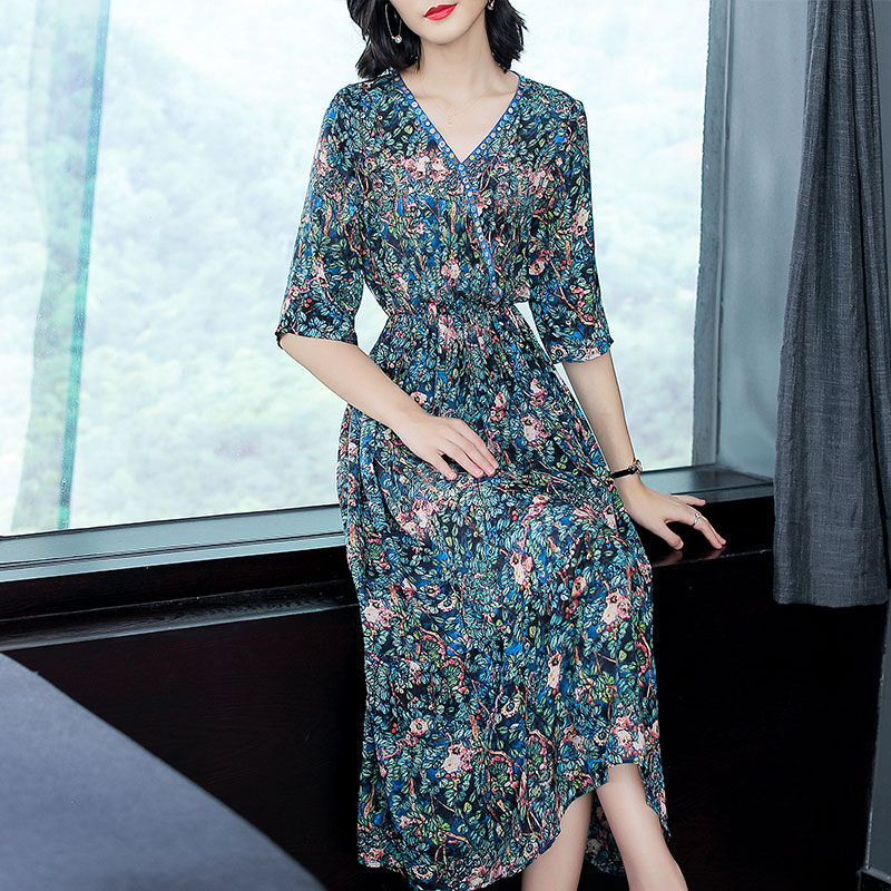 倘若60后的你还烦恼穿什么，看看下面印花A字秋裙，十足女人味