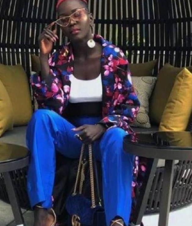 她被誉非洲“最富”超模, 身材曲线完美, 网友: 可惜黑得看不清