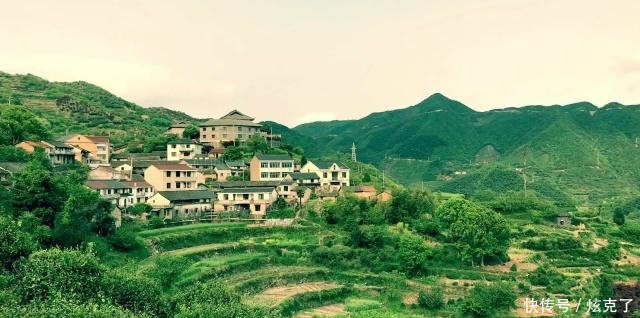 浙江投资最大的高铁，这个小县设有2个站点，成最大受益者