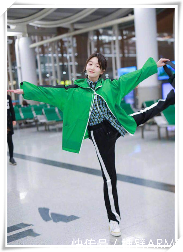 当周冬雨和赵丽颖同扎羊角辫，网友：终于见识到清纯脸的最高级别