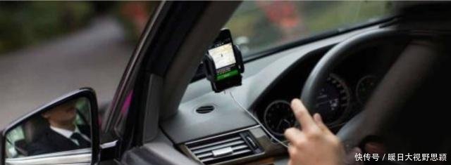 跑2公里接单，乘客居然不接电话，滴滴司机怒了，空车绕了60公里