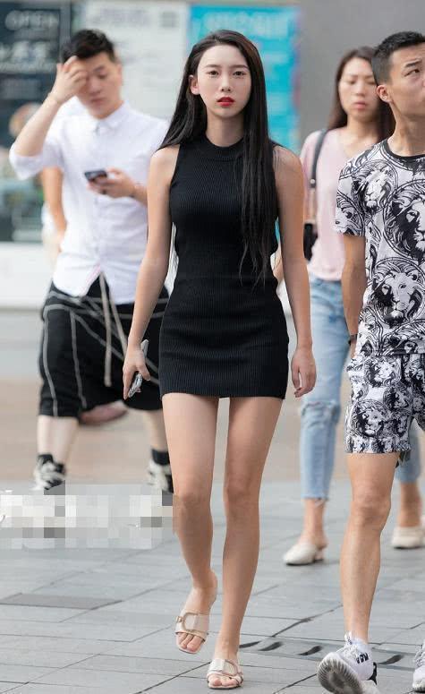 「气质」街拍时尚小姐姐一身打扮真有气质,小姐姐这样搭配超好看