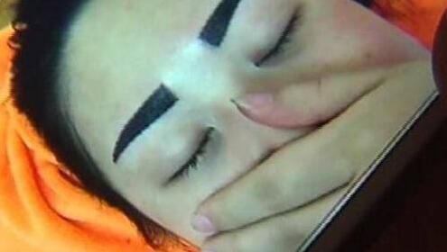 女人不管有钱没钱，千万别纹眉!看完下面效果图，心里便一清二楚