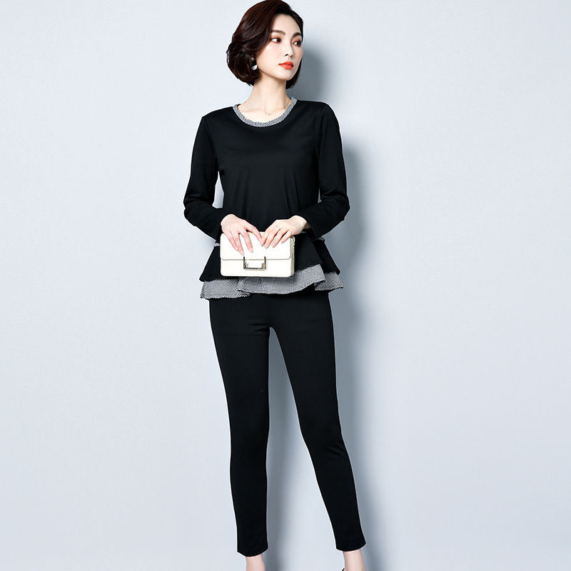 女人不会搭配简直”没法看“，终于等到时髦套装+高跟鞋，真迷人