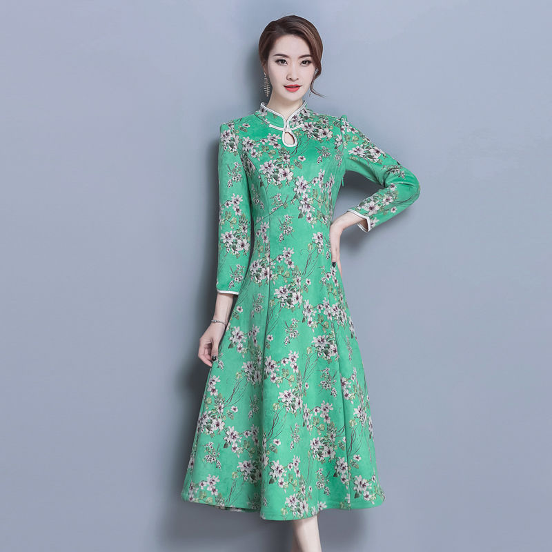 没有倾国倾城的美貌，但穿旗袍让你更美，如果有，那就更完美