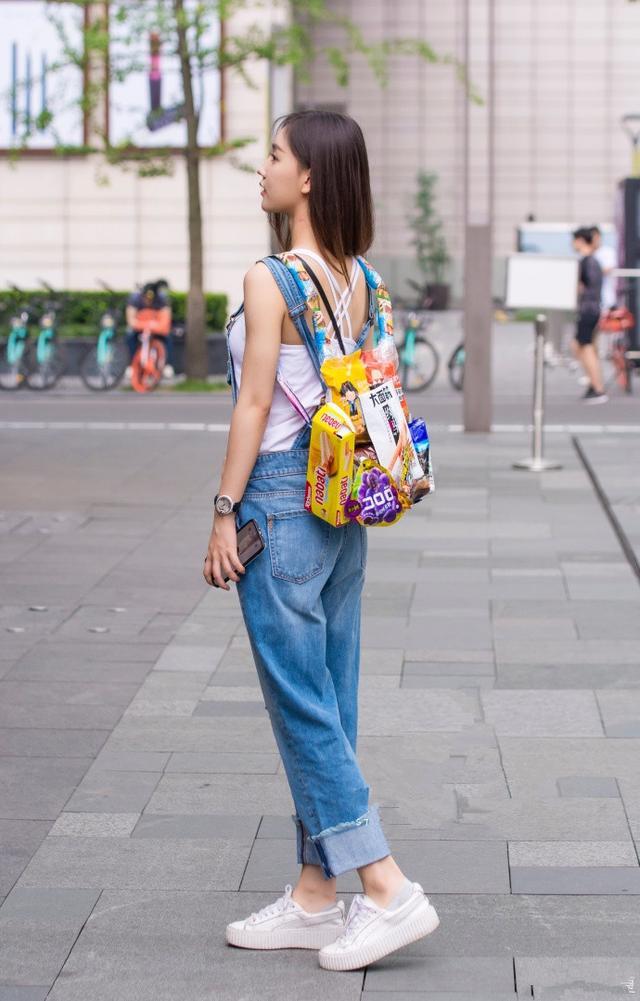 美女小姐姐纯真靓丽秀色可餐，令人眼前一亮！