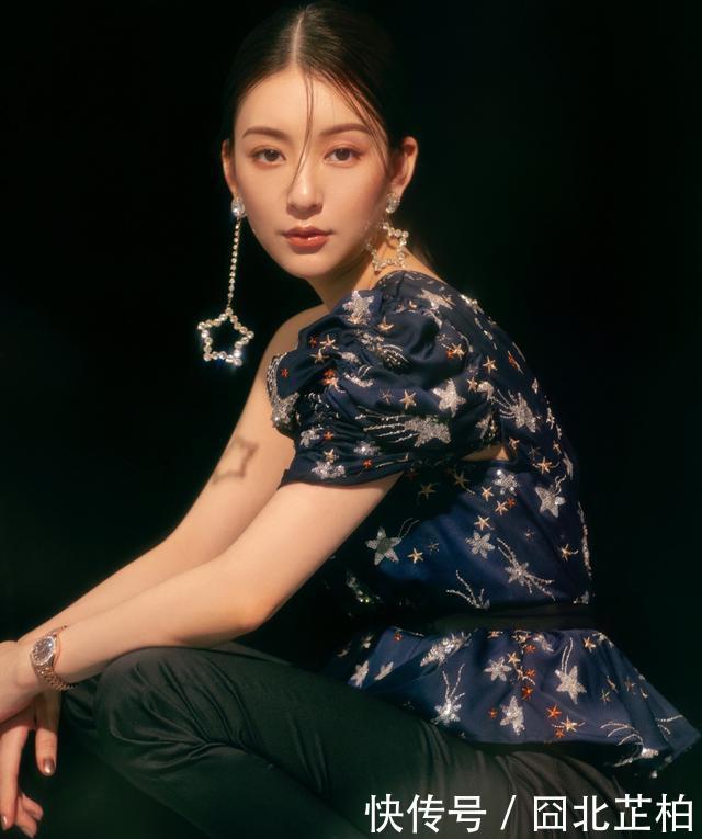  「精致」方媛微调后脸型真精致，穿搭时尚满满贵妇感，婚后天王嫂气场更足