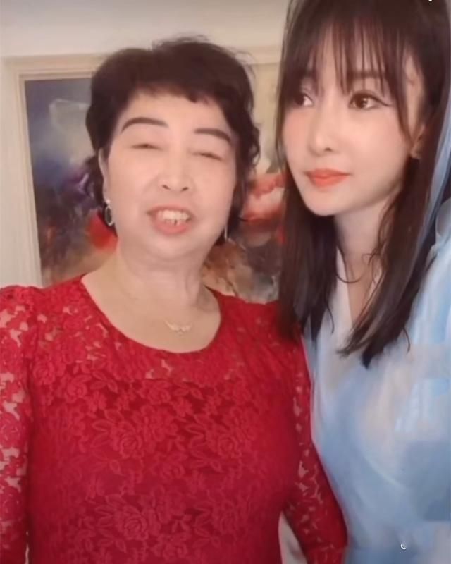  『柳岩』柳岩妈妈曝选女婿条件遭女儿吐槽要求太多，柳岩称沟通的好就行