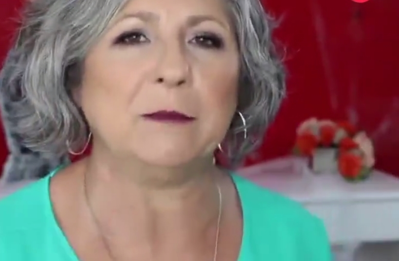 老奶奶被嫌弃丑，结果化妆后惊艳，网友: 比我女友漂亮