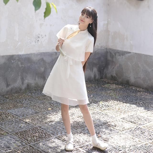 一条绝美的旗袍连衣裙，尽显东方女性的气质美