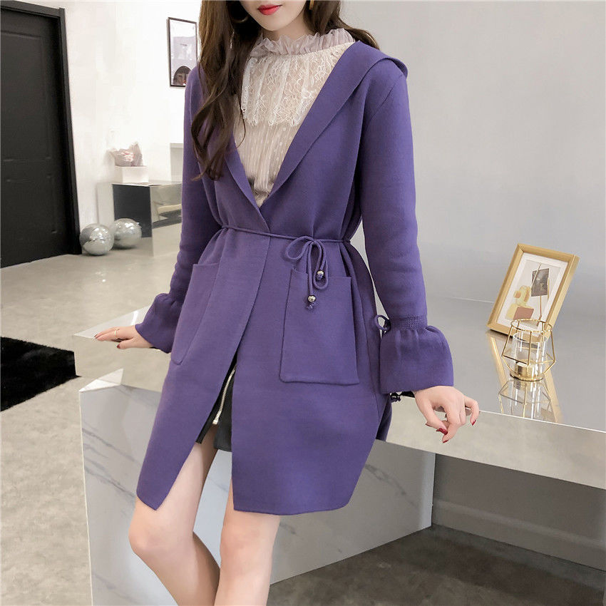 过时的羊绒大衣别穿了，今年流行这样的秋装外套，洋气显瘦美