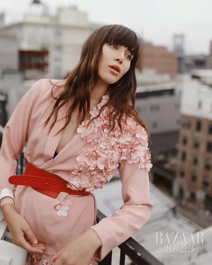 今年的秋冬流行色很吉利，还没到过年就要红火起来!