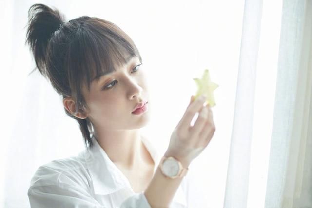 杨紫瘦了一大圈，穿衣越来越大胆，连最小码的短裤都能穿在腰上了