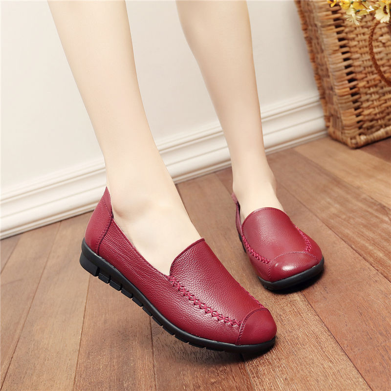 难怪60后女人都不买高跟鞋了，今夏流行这样穿，借钱也要买图6