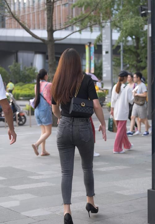  位小姐姐|微胖女生的夏日穿搭，简单休闲又显瘦，值得借鉴