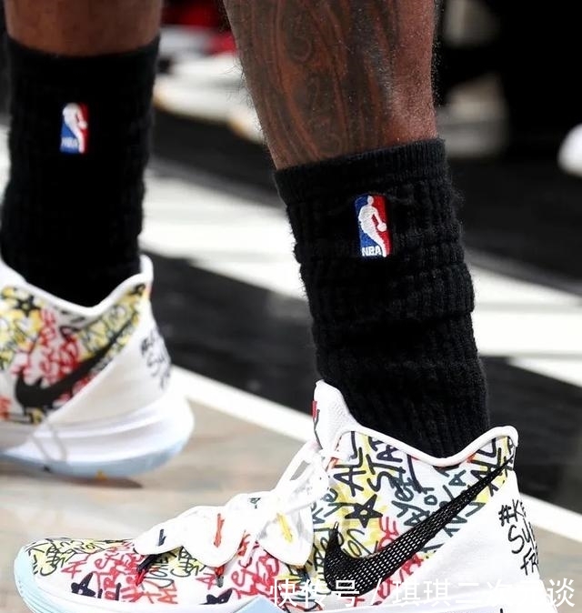  『球员』NBA球员上脚：欧文这赛季穿的球鞋，这些配色很有纪念意义！