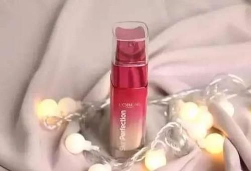  『臻萃华光精』小红书最好的精华液推荐：抗皱美白保湿，哪个最好用告诉你真相！