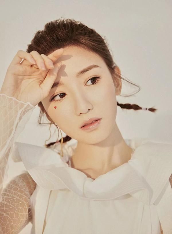 每年必火的眼妆小心机，明星都在画，撩人又闪亮，你画你就是焦点