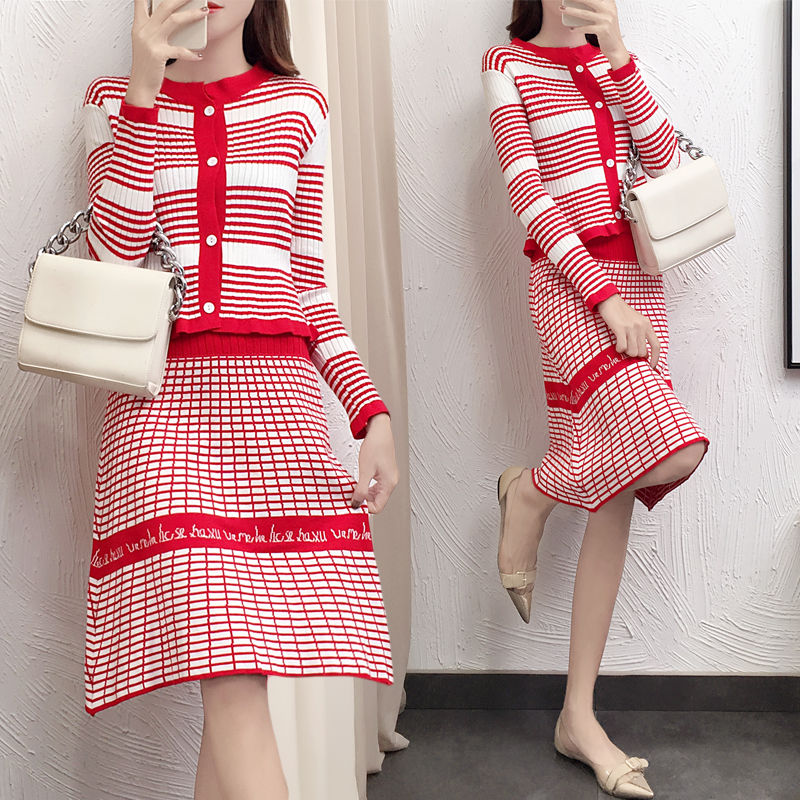 小香风套装才叫时尚,看着都不舍得眨眼睛,显嫩漂亮很吸睛